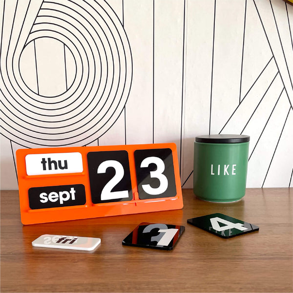 MONO POP FOREVER DESK CALENDAR (SPECIAL EDITION)