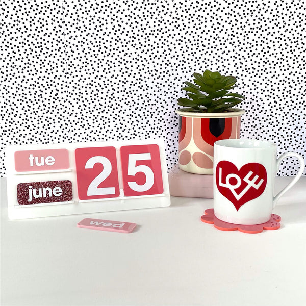PERFECTLY PINK FOREVER DESK CALENDAR (SPECIAL EDITION)