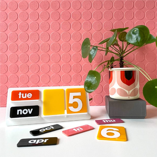 BESPOKE COLOUR FOREVER DESK CALENDAR