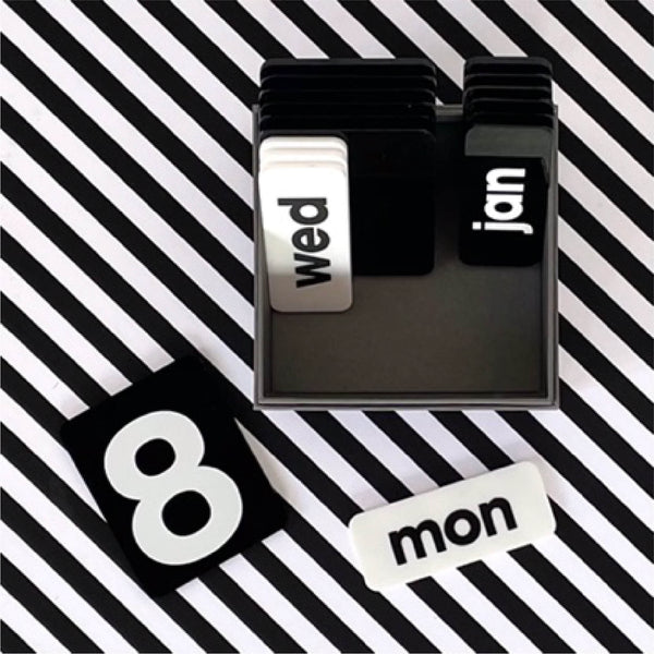 MONO POP FOREVER DESK CALENDAR (SPECIAL EDITION)