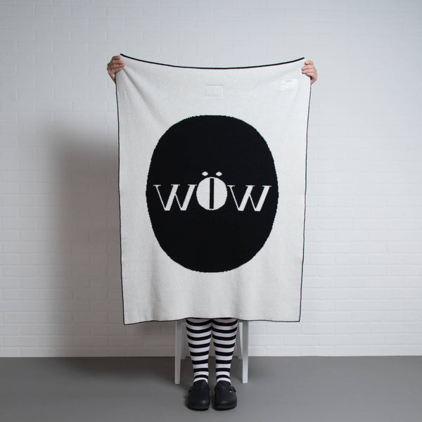 tullibee knitted blanket WOW black reverse held up