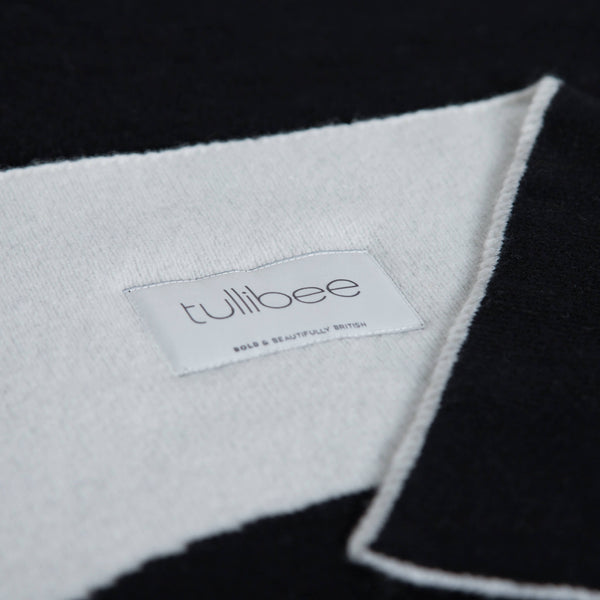 tullibee knitted blanket YAY black brand label close up