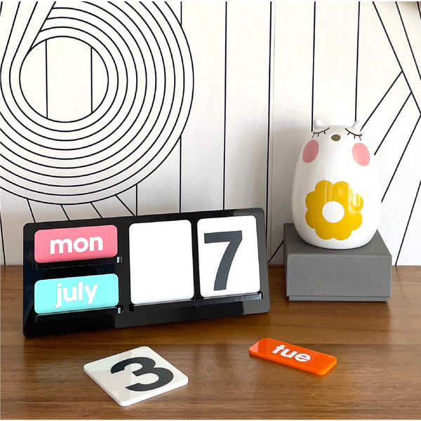COLOUR POP FOREVER DESK CALENDAR (SPECIAL EDITION)