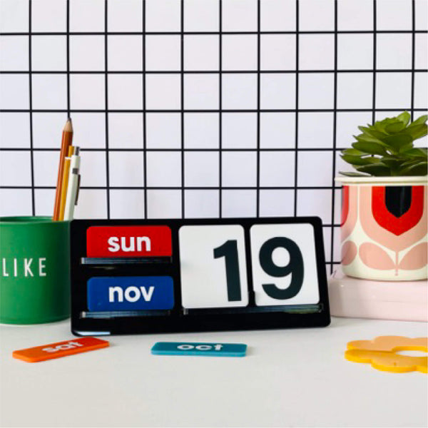 COLOUR POP FOREVER DESK CALENDAR (SPECIAL EDITION)