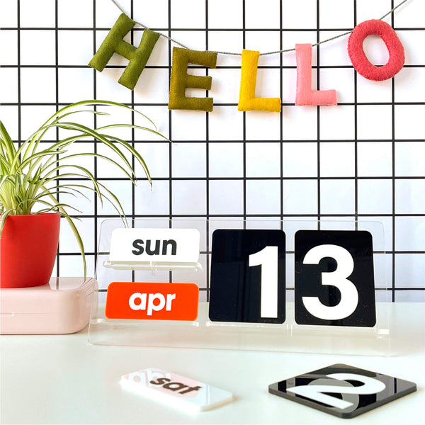 BESPOKE COLOUR FOREVER DESK CALENDAR