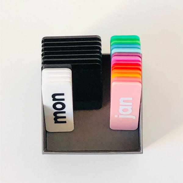 BESPOKE COLOUR FOREVER DESK CALENDAR