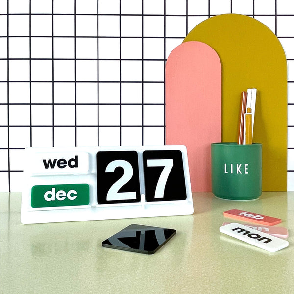FOREVER DESK CALENDAR
