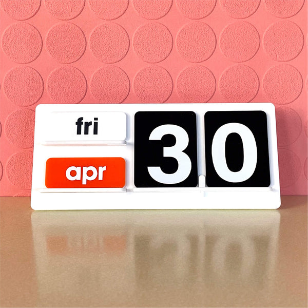 PERFECTLY PINK FOREVER DESK CALENDAR (SPECIAL EDITION)