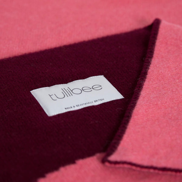 tullibee knitted blanket WOW pink brand label close up